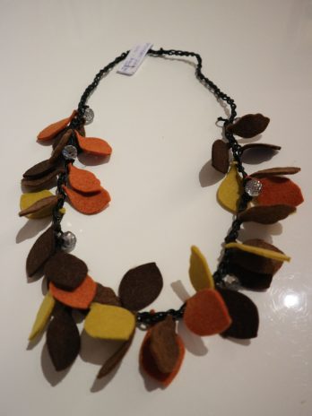Kette “ COS “ in Braun/Curry/Terracotta gefilzt