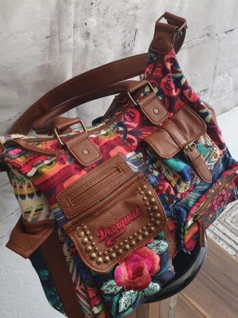 Tasche “ Desigual “ in Bunt gemustert Maße Breite ca 35cm Höhe ca 27cm