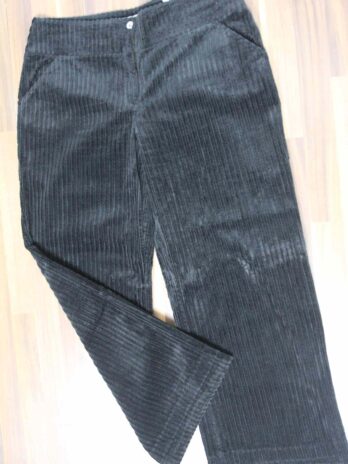 Breitcordsamthose „Waschbär“Größe 46 in Schwarz Wide Leg