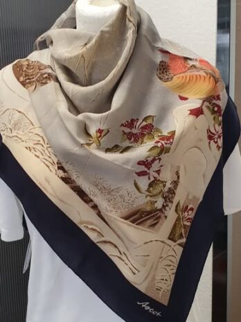 Tuch “ Ascot “ in Blau/Schlamm/Enten/Vögel 100% Seide handgerollt