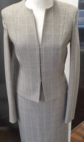 Kostüm “ Hugo Boss “ Größe 34/36 in Hellgrau/Offwhite kariert