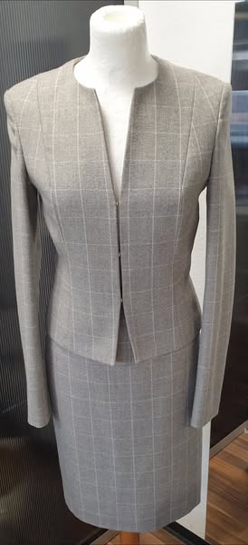 Kostüm " Hugo Boss " Größe 34/36 in Hellgrau/Offwhite kariert