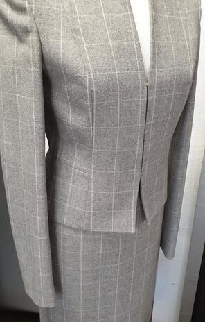 Kostüm “ Hugo Boss “ Größe 34/36 in Hellgrau/Offwhite kariert