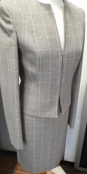 Kostüm " Hugo Boss " Größe 34/36 in Hellgrau/Offwhite kariert – Bild 2