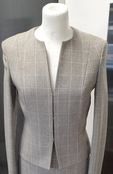 Kostüm " Hugo Boss " Größe 34/36 in Hellgrau/Offwhite kariert – Bild 3