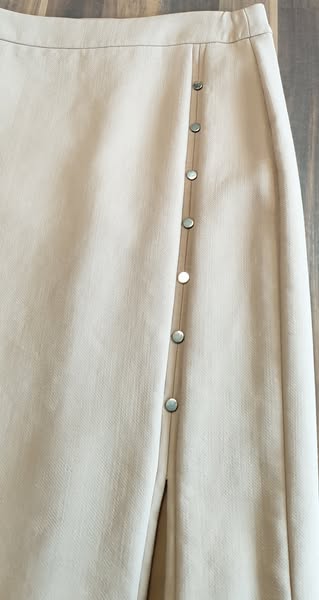 Rock " Hugo Boss " Größe 36 in Camel 100% Schurwolle – Bild 2