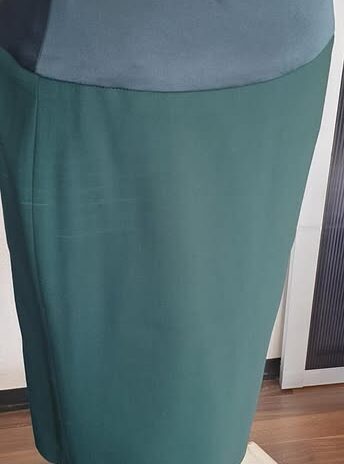Rock “ Hugo Boss “ Größe 36 in Tannengrün 98% Schurwolle NEU!