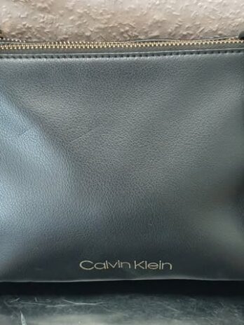 Tasche “ Calvin Klein “ in Schwarz/Kunstleder Maße Breite ca 25cm Höhe ca 17cm