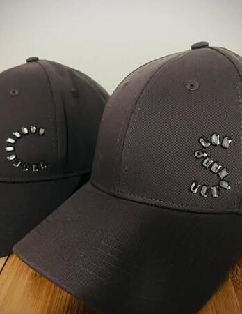 Kappe „SUONA“ in Schwarz Größe OS Unisex Organic Cotton NEU! personalisierbar mit hochwertigen österr. Kristallen