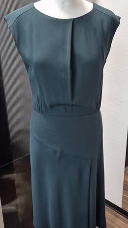 Kleid “ Hugo Boss “ Größe 36 in Tannengrün 33% Viscose