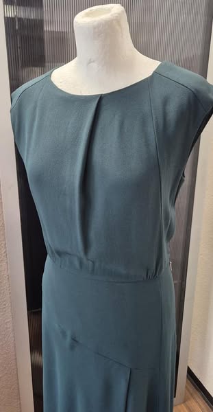 Kleid " Hugo Boss " Größe 36 in Tannengrün 33% Viscose – Bild 2