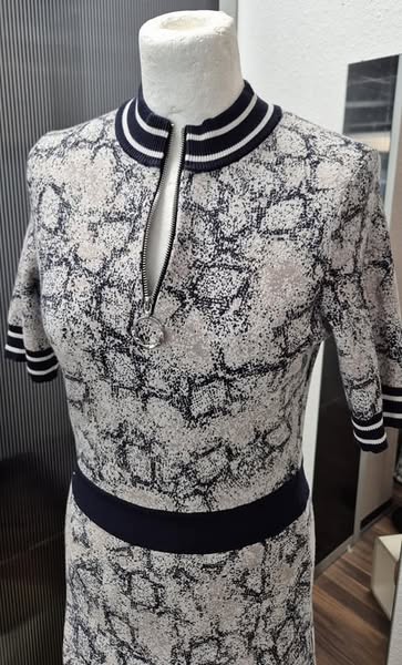 Strickkleid " Hugo Boss " Größe 36 in Dunkelblau/Beige gemustert – Bild 2