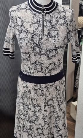 Strickkleid “ Hugo Boss “ Größe 36 in Dunkelblau/Beige gemustert