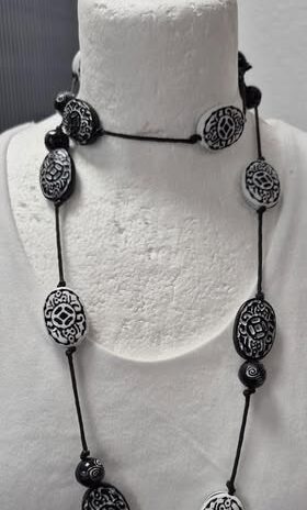 Kette “ Gudrun Sjöden “ in Schwarz/Weiß