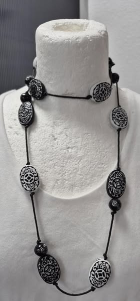 Kette " Gudrun Sjöden " in Schwarz/Weiß