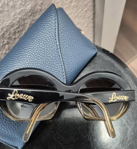 Sonnenbrille mit Etui " LOEWE " in Schwarz/Beige – Bild 2