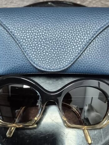 Sonnenbrille mit Etui “ LOEWE “ in Schwarz/Beige