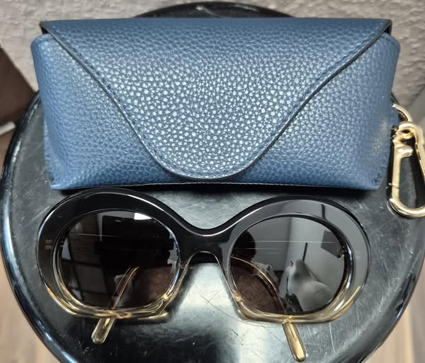 Sonnenbrille mit Etui " LOEWE " in Schwarz/Beige