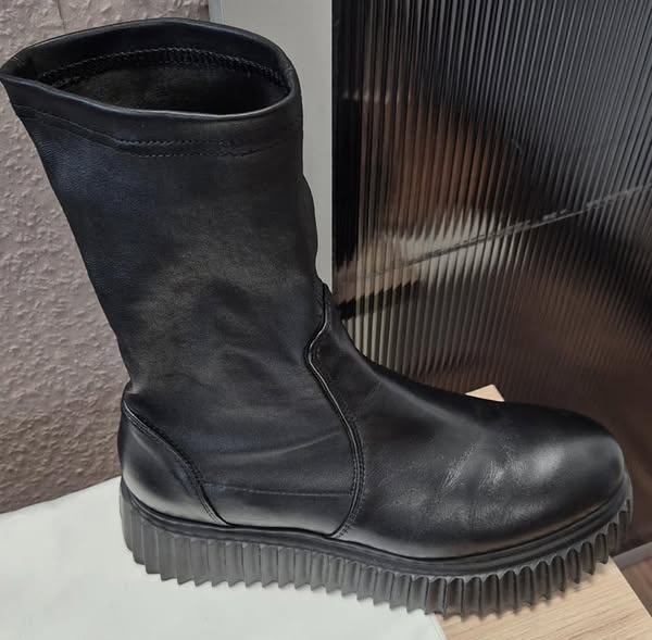 Booties " AGL " Größe 38,5 in Schwarz/Leder mit Schuhsack – Bild 2