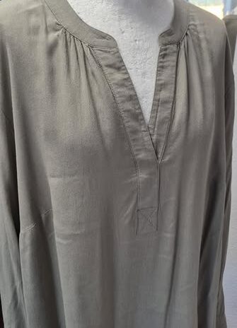 Bluse “ Esprit “ Größe 46 in Khaki 100% Viscose