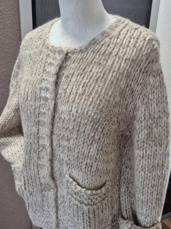 Grobstrickweste “ Rich & Royal “ Größe 38 in Beige/Gold