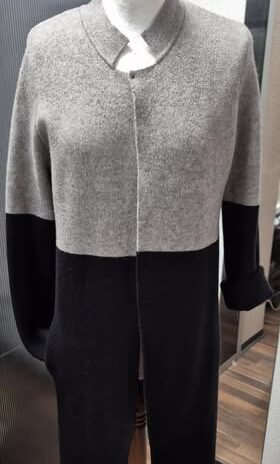 Strickmantel “ Morgan “ Größe L in Hellgrau/Schwarz verschlusslos