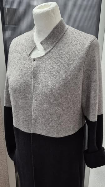 Strickmantel " Morgan " Größe L in Hellgrau/Schwarz verschlusslos – Bild 2