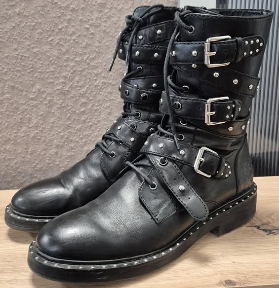 Booties " Alisha " Größe 38 in Schwarz/Nieten