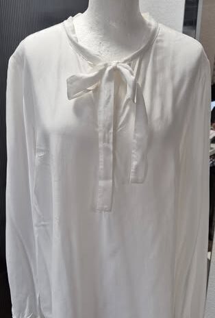 Schluppenbluse “ OUI “ Größe 40 in Offwhite