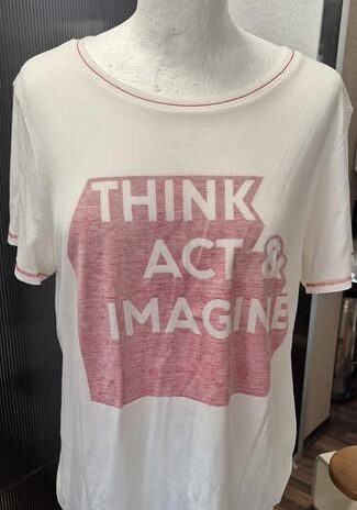 Shirt “ OUI “ Größe 38/40 in Offwhite/Rot/Print 50% Baumwolle 50% Modal