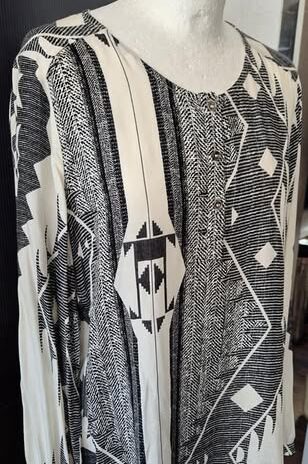 Bluse “ Jones “ Größe 40/42 in Offwhite/Schwarz gemustert 100% Viscose