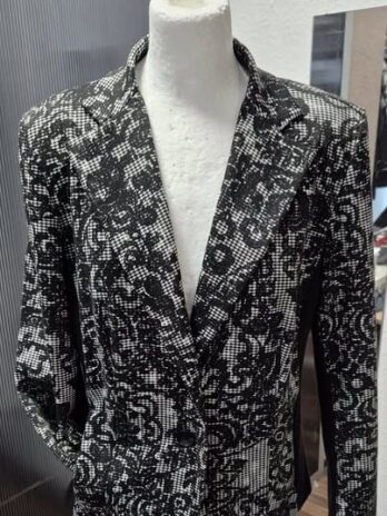 Blazer “ Mekstone “ Größe 38 in Schwarz/Weiß gemustert 17% Viscose 5% Spandex