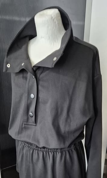 Kleid " Cartoon " Größe 40/42 in Schwarz 70% Viscose – Bild 2