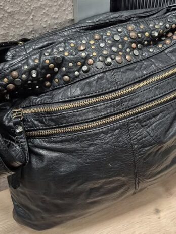 Tasche “ Depeche “ in Schwarz/Leder Nieten Breite ca 44cm Höhe ca 37cm