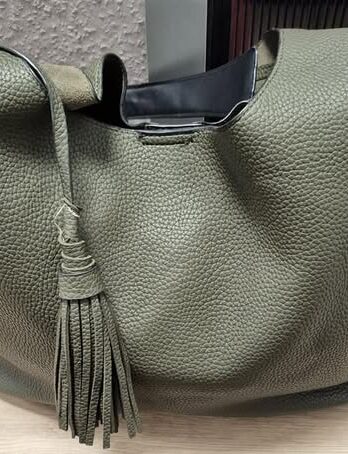 Tasche “ Chantal Firenze “ in Olivgrün/Kunstleder (extra Innentasche) Breite ca 43cm Höhe ca 29cm