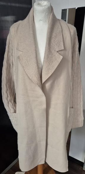 Strickmantel " Jean Louis Francois " Größe S/M in Beige/Zopfmuster