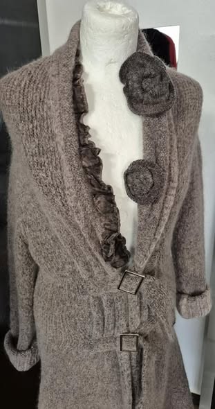 Strickmantel " Pois " Größe 36 in Taupe 30% Mohair – Bild 2