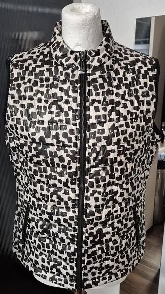 Steppgilet " Le Comte " Größe 38 in Schwarz/Offwhite gemustert