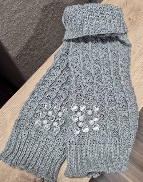 Legwarmers " No Name " Größe OS in Hellgrau bestickt