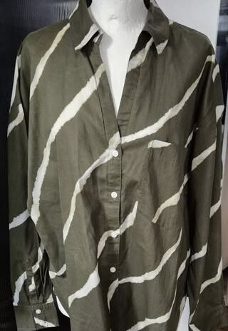 Bluse “ Marks & Spencer “ Größe 44 in Olivgrün/Offwhite gemustert