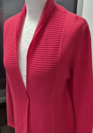 Strickweste “ Made in Italy “ Größe 36 in Pink verschlusslos 100% Wolle