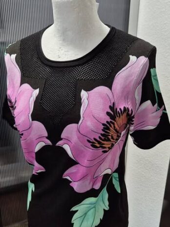 Pulli “ Escada “ Größe 36/38 in Schwarz/Floral gemustert 77% Viscose