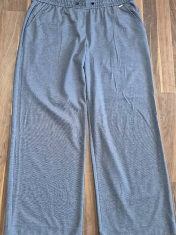 Hose “ Cecil “ Größe 44/46 in Eisblau elastischer Bund weites Bein