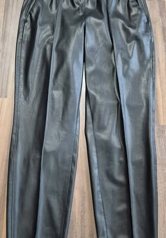 Hose “ Someday “ Größe 40/42 in Schwarz/Kunstleder elastischer Bund