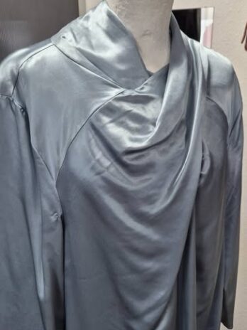 Bluse “ Jones “ Größe 44 in Eisblau 53% Lyocell 47% Viscose