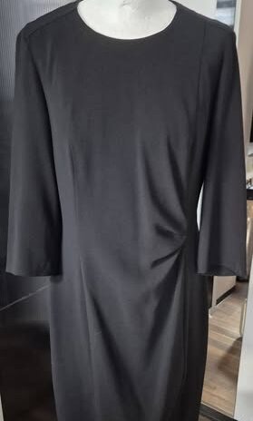 Kleid “ Hugo Boss “ Größe 38 in Schwarz seitlich gerafft 71% Triacetat