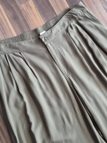 Hose “ EDC “ Größe 44/46 in Olivgrün elastischer Bund weites Bein Viscose