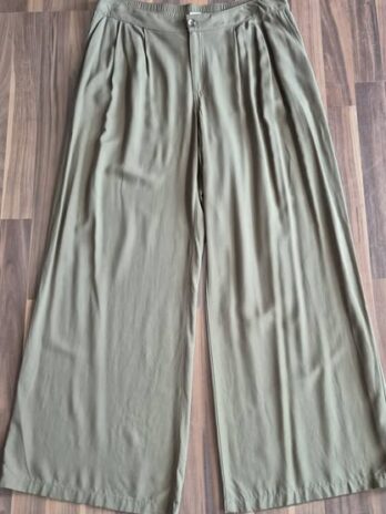 Hose “ EDC “ Größe 44/46 in Olivgrün elastischer Bund weites Bein Viscose
