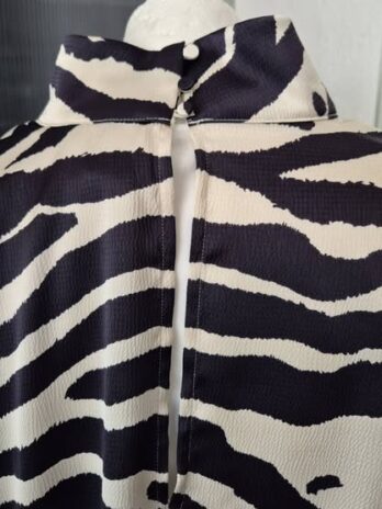 Bluse “ Comma “ Größe 44 in Dunkelblau/Offwhite gemustert