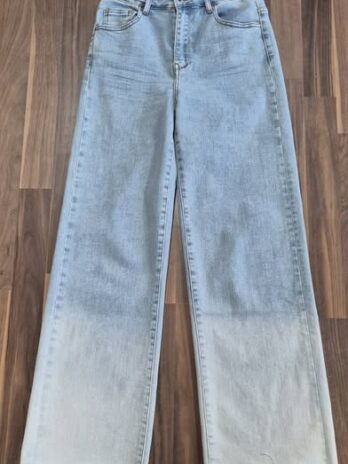 Jeans “ Le Streghe “ Größe 36 in Hellblau weites Bein 72% Baumwolle
